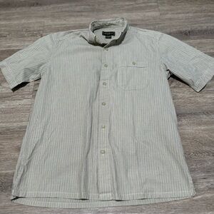 Eddie Bauer short sleeve men’s button down shirt size medium